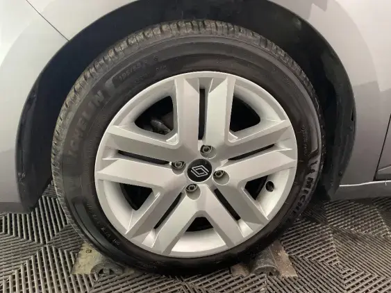 RENAULT CLIO V - voiture d'occasion - Photo 23