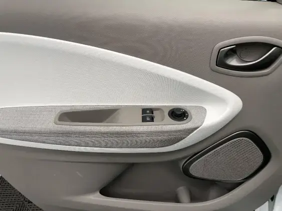 RENAULT ZOE - voiture d'occasion - Photo 19