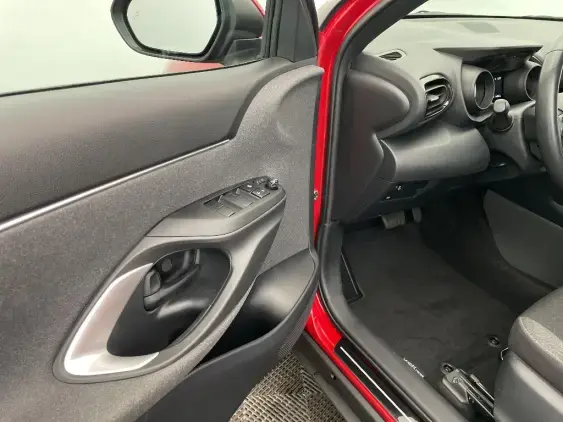 TOYOTA YARIS CROSS I - voiture d'occasion - Photo 19