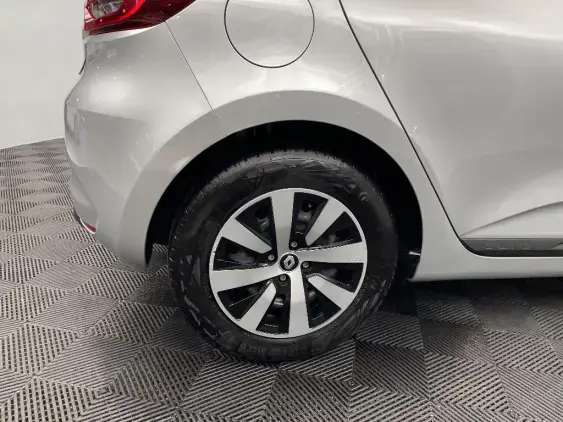 RENAULT CLIO V - voiture d'occasion - Photo 23