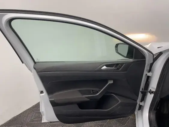 VOLKSWAGEN POLO VI - voiture d'occasion - Photo 17