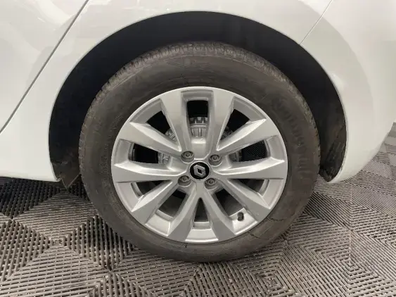 RENAULT CLIO V - voiture d'occasion - Photo 23