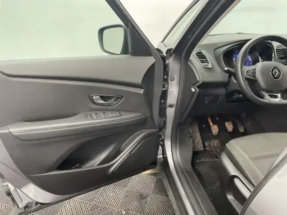 RENAULT SCENIC IV - voiture d'occasion - Photo 19