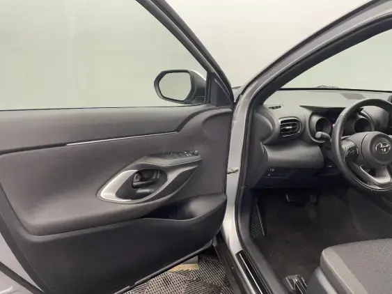 TOYOTA YARIS CROSS I - voiture d'occasion - Photo 19