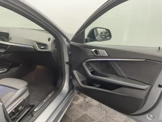 BMW SERIE 1 F40 - voiture d'occasion - Photo 19