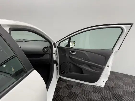 RENAULT CLIO IV - voiture d'occasion - Photo 17