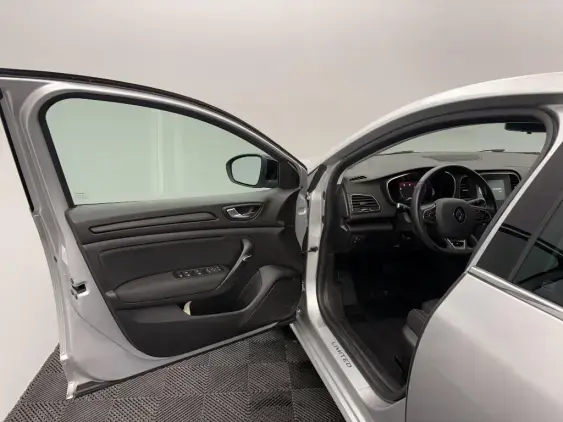 RENAULT MEGANE IV - voiture d'occasion - Photo 19