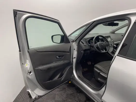 RENAULT SCENIC IV - voiture d'occasion - Photo 19