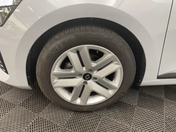 RENAULT CLIO V - voiture d'occasion - Photo 22