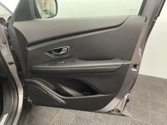 RENAULT SCENIC IV - voiture d'occasion - Photo 19