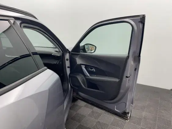 PEUGEOT 2008 II - voiture d'occasion - Photo 19