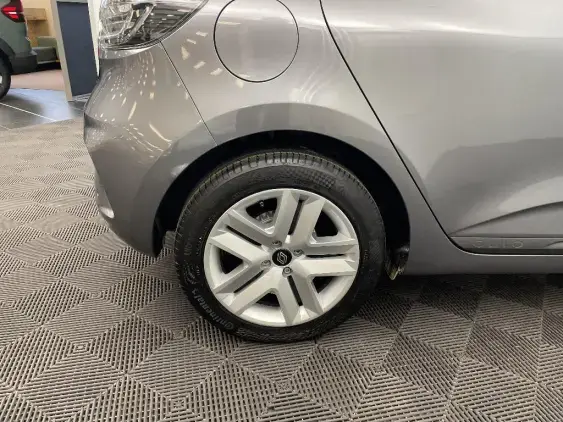 RENAULT CLIO V - voiture d'occasion - Photo 25