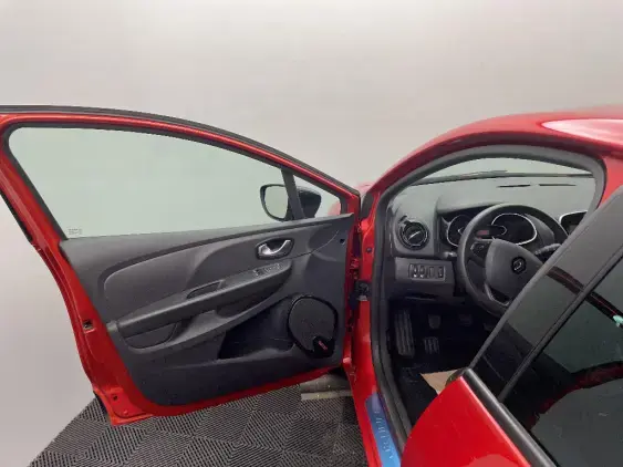 RENAULT CLIO IV - voiture d'occasion - Photo 19