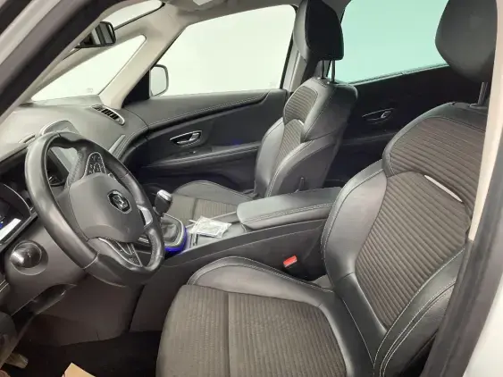 RENAULT SCENIC IV - voiture d'occasion - Photo 18