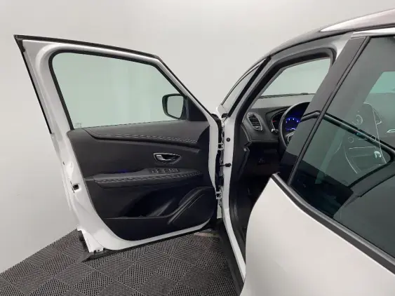 RENAULT SCENIC IV - voiture d'occasion - Photo 19