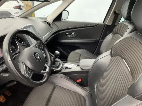 RENAULT SCENIC IV - voiture d'occasion - Photo 18