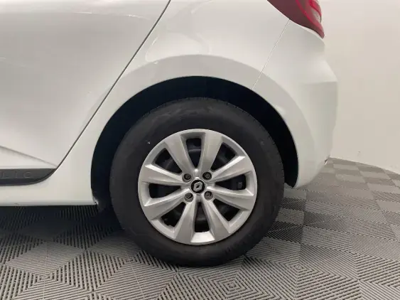 RENAULT CLIO V - voiture d'occasion - Photo 23