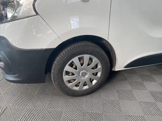 RENAULT TRAFIC III - voiture d'occasion - Photo 23