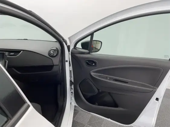 RENAULT ZOE - voiture d'occasion - Photo 17