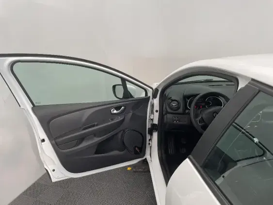 RENAULT CLIO IV - voiture d'occasion - Photo 19