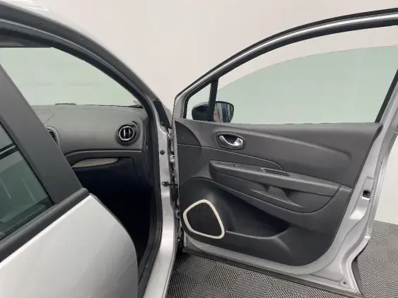 RENAULT CAPTUR - voiture d'occasion - Photo 20