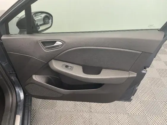 RENAULT CLIO V - voiture d'occasion - Photo 20