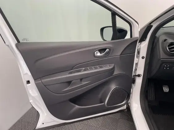 RENAULT CAPTUR - voiture d'occasion - Photo 19