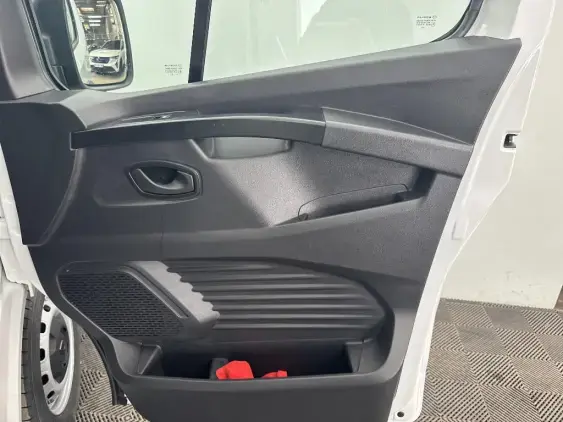 RENAULT TRAFIC FG III - voiture d'occasion - Photo 17