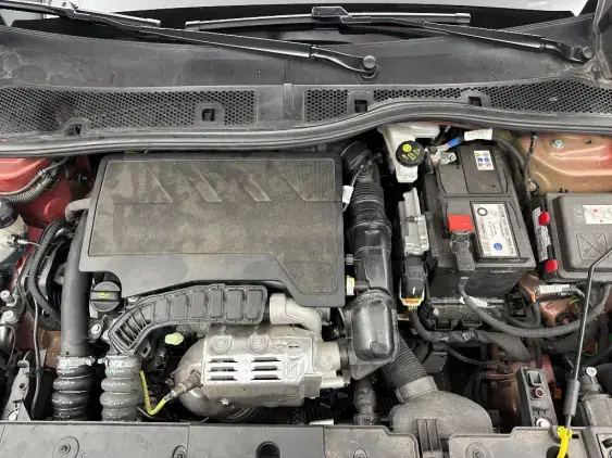 PEUGEOT 208 BUSINESS R II - voiture d'occasion - Photo 21