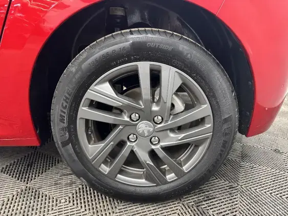 PEUGEOT 208 BUSINESS R II - voiture d'occasion - Photo 24