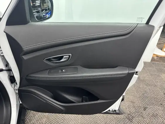 RENAULT SCENIC IV - voiture d'occasion - Photo 19