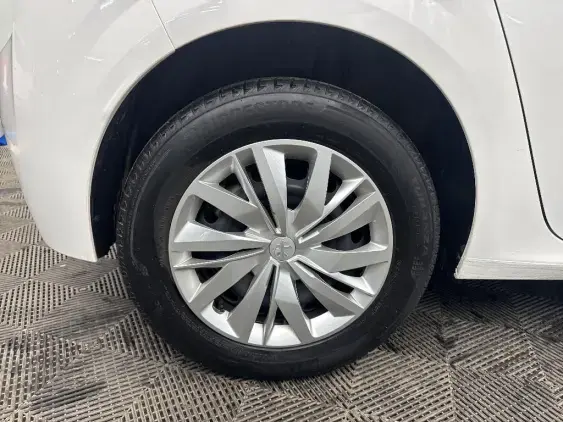 PEUGEOT 208 BUSINESS R II - voiture d'occasion - Photo 24