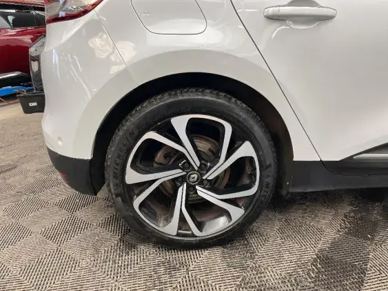 RENAULT SCENIC IV - voiture d'occasion - Photo 25