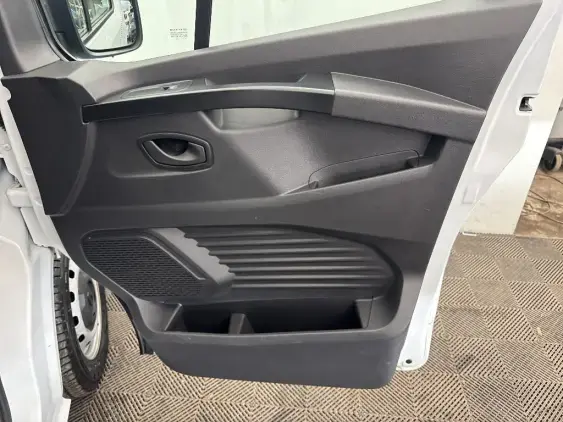 RENAULT TRAFIC FG III - voiture d'occasion - Photo 19