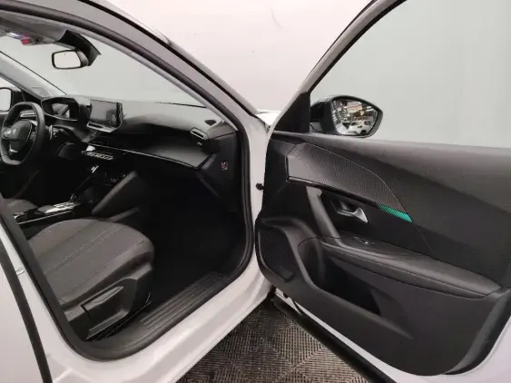 PEUGEOT 2008 II - voiture d'occasion - Photo 20