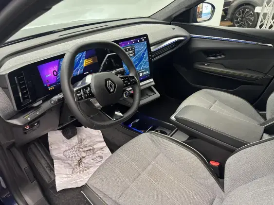 RENAULT SCENIC V ELECTRIQUE - voiture d'occasion - Photo 18