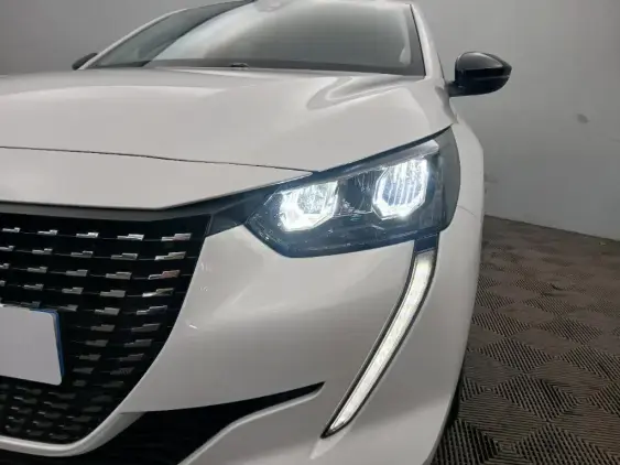 PEUGEOT 208 II - voiture d'occasion - Photo 22