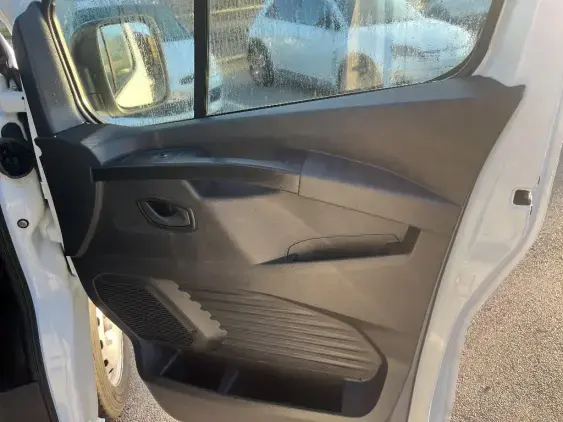 RENAULT TRAFIC FG III - voiture d'occasion - Photo 20