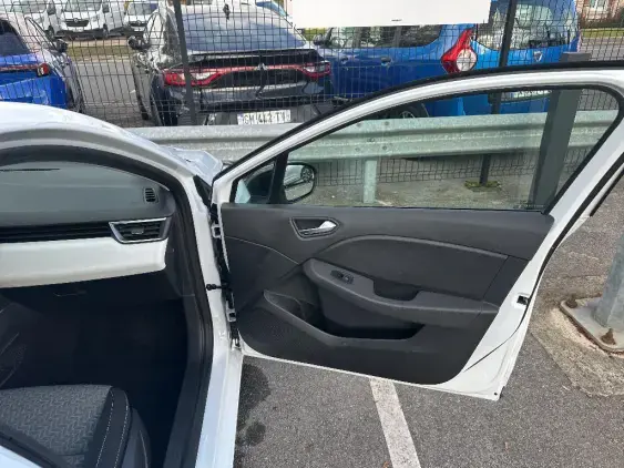 RENAULT CLIO V - voiture d'occasion - Photo 20