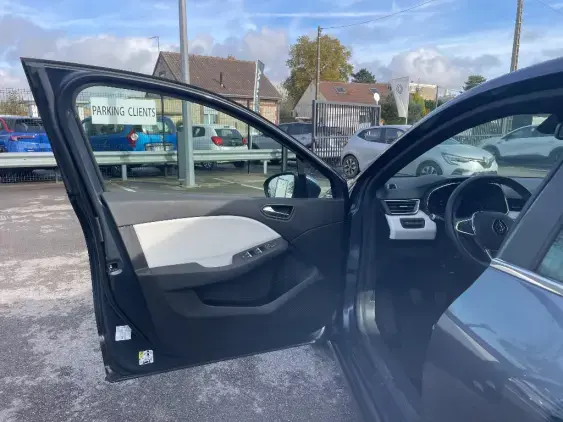 RENAULT CLIO V - voiture d'occasion - Photo 19