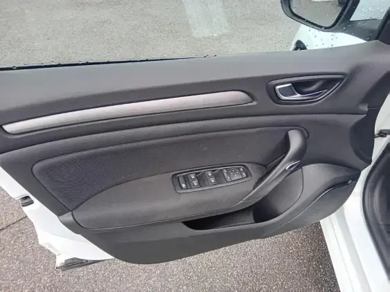 RENAULT MEGANE IV - voiture d'occasion - Photo 19