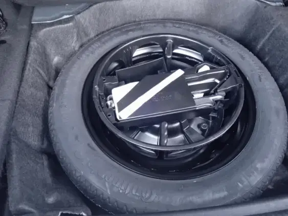 MERCEDES CLASSE E II - voiture d'occasion - Photo 17