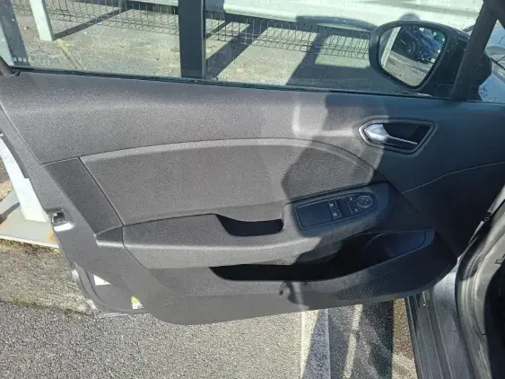 RENAULT CLIO V - voiture d'occasion - Photo 19