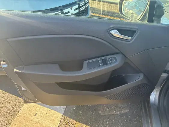 RENAULT CLIO V - voiture d'occasion - Photo 19