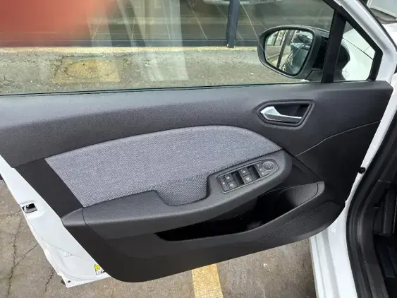 RENAULT CLIO V - voiture d'occasion - Photo 19