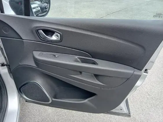 RENAULT CAPTUR - voiture d'occasion - Photo 19