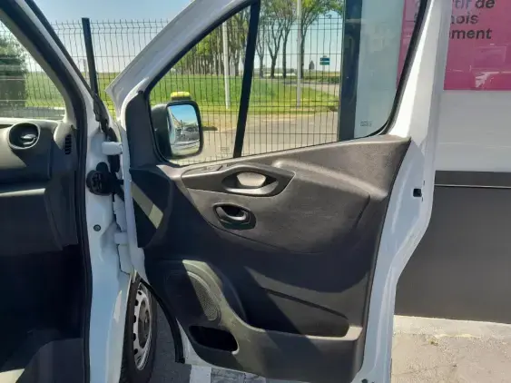 RENAULT TRAFIC FG III - voiture d'occasion - Photo 20