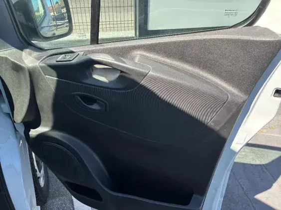 RENAULT TRAFIC FG III - voiture d'occasion - Photo 19