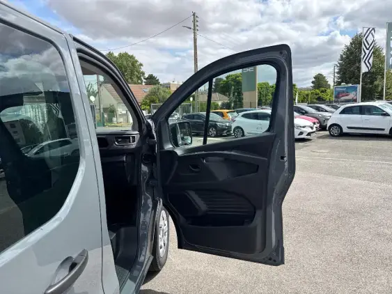 RENAULT TRAFIC III - voiture d'occasion - Photo 19