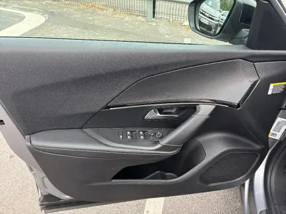PEUGEOT 2008 II - voiture d'occasion - Photo 19